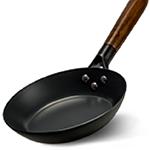 Small Yosukata Patelnia ze Stali Czarnej 26cm (wstępnie sezonowany)